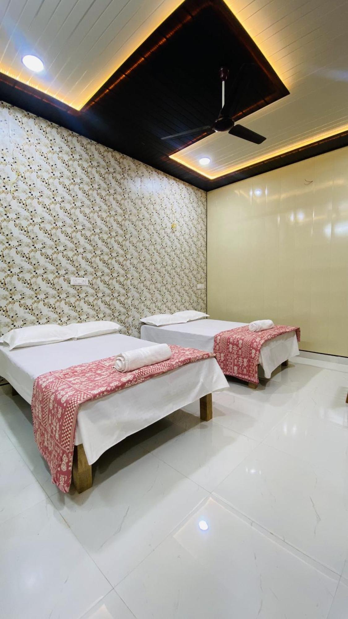 Mandir Saket Bhawan Hotell Ayodhya Exteriör bild