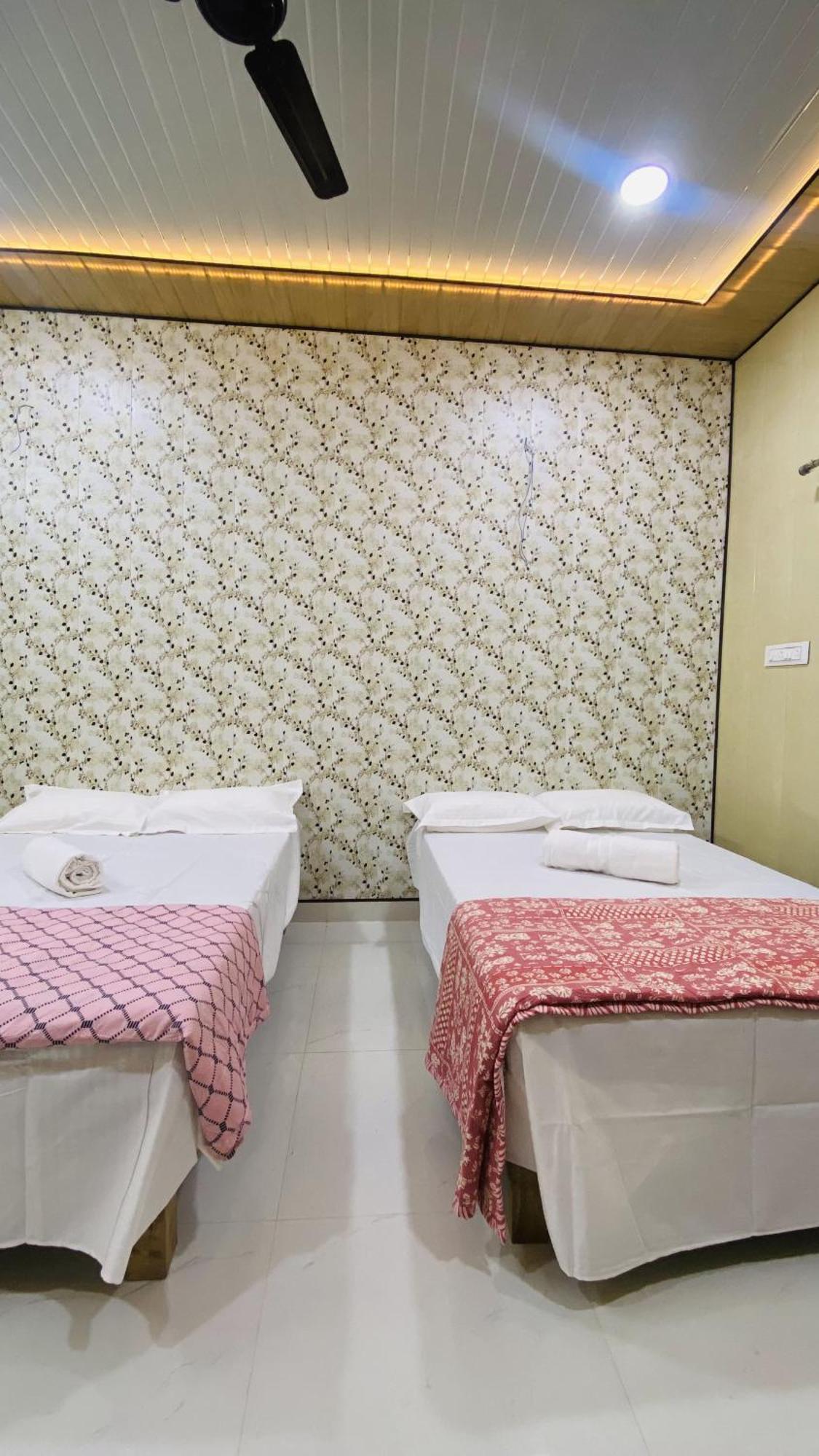 Mandir Saket Bhawan Hotell Ayodhya Exteriör bild