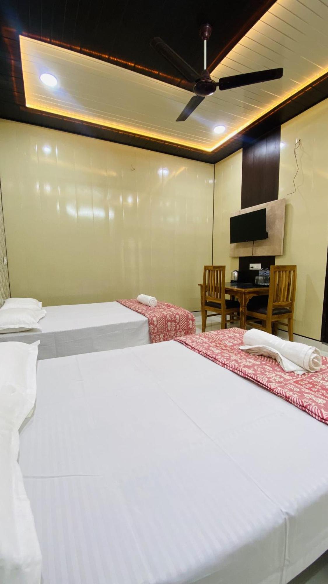 Mandir Saket Bhawan Hotell Ayodhya Exteriör bild